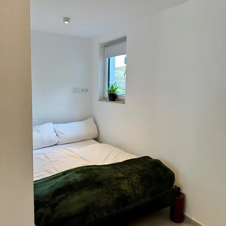 Gemuetliche Und Moderne Soutterain In *