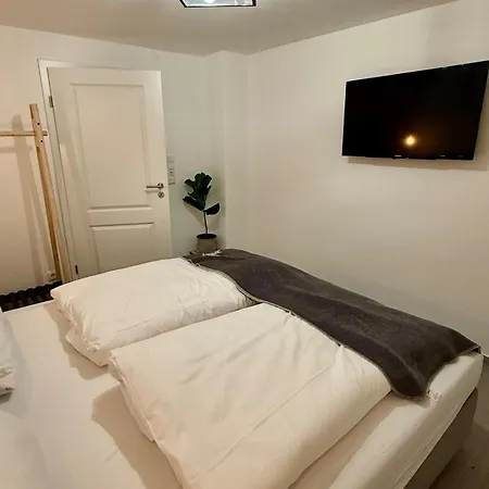 Gemuetliche Und Moderne Soutterain In *